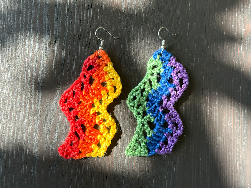 how_to_crochet_rainbow_earrings
